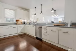 Photo #6: 425036790 Listing 