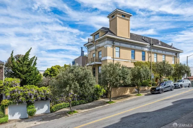 MLS: 425036997 Condo For Sale