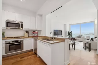 Photo #4: 425037219 Listing 