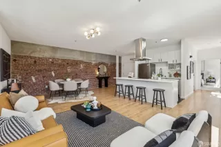 Photo #2: 425037356 Listing 