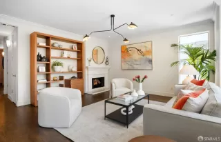 Photo #5: 425037462 Listing