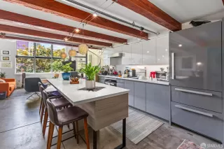 Photo #3: 425037635 Listing 