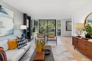 Photo #5: 425037958 Listing