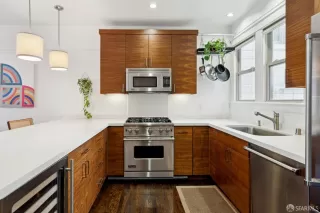 Photo #2: 425038125 Listing