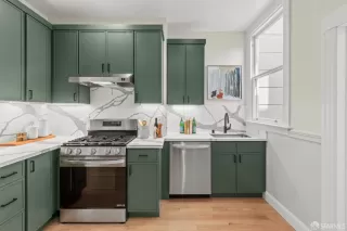 Photo #4: 425038380 Listing 