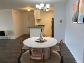 Photo #6: 425038394 Listing 