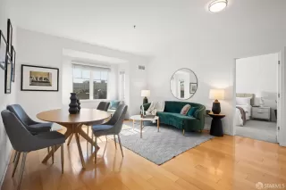 Photo #2: 425038648 Listing 