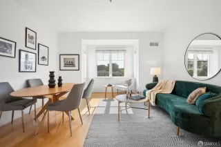 Photo #3: 425038648 Listing 