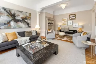 Photo #5: 425038908 Listing