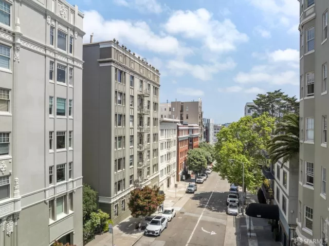 MLS: 425039132 Condo For Sale