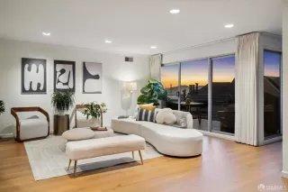 Photo #2: 425039161 Listing