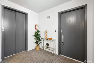 Photo #4: 425039161 Listing