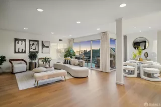 Photo #6: 425039161 Listing