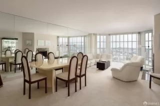 Photo #4: 425039257 Listing