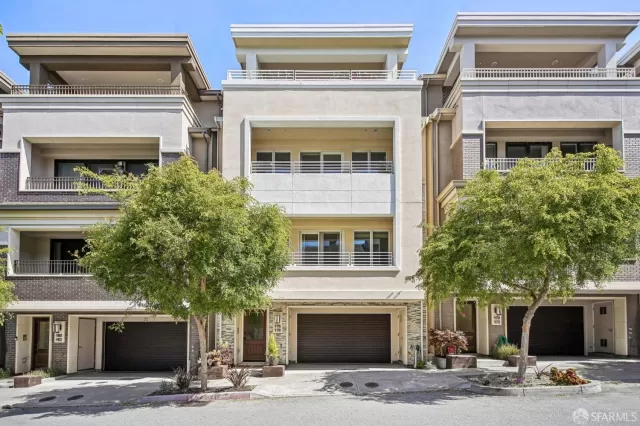 MLS: 425039313 Condo For Sale