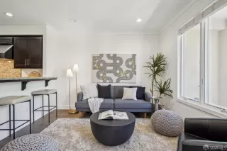 Photo #4: 425039313 Listing