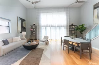 Photo #6: 425039688 Listing