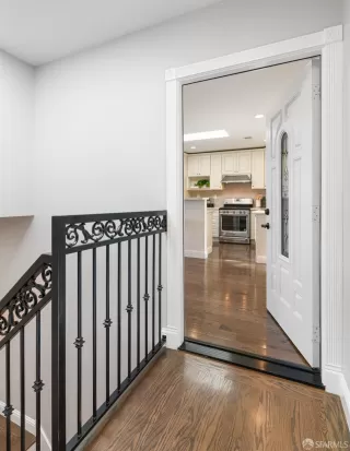 Photo #2: 425039838 Listing