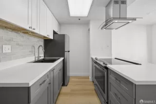 Photo #4: 425040042 Listing 