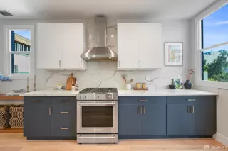 Photo #2: 425040104 Listing