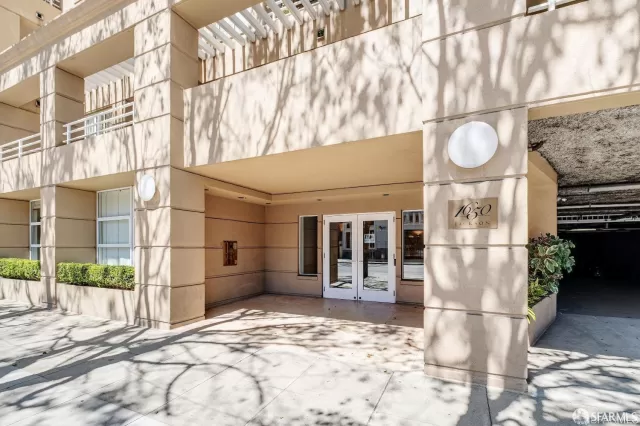 MLS: 425040412 Condo For Sale