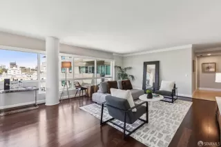 Photo #4: 425040768 Listing 