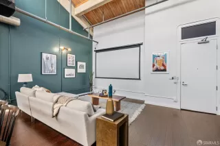 Photo #2: 425041530 Listing