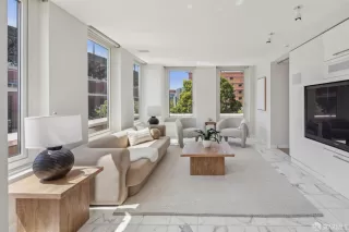 Photo #1: 425041622 Listing 