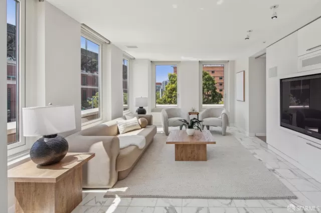 MLS: 425041622 Condo For Sale