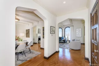 Photo #4: 425041781 Listing