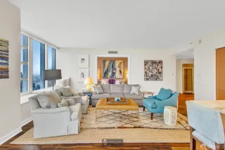 Photo #4: 425041808 Listing