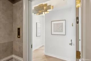 Photo #2: 425041943 Listing