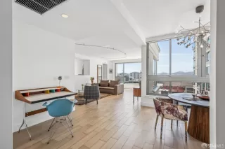 Photo #5: 425042185 Listing