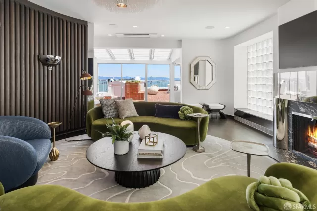 MLS: 425042414 Condo For Sale