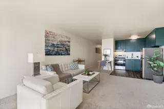 Photo #6: 425042446 Listing