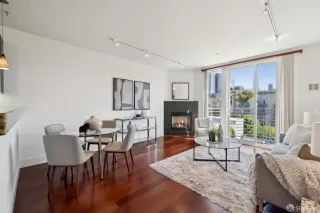 Photo #3: 425042606 Listing 