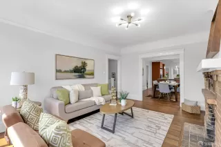 Photo #3: 425042987 Listing