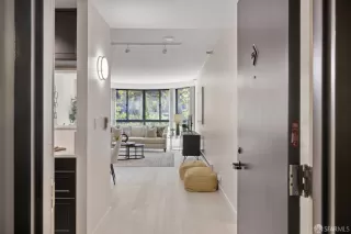 Photo #1: 425043029 Listing