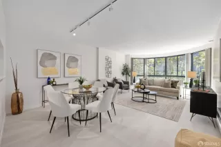 Photo #3: 425043029 Listing