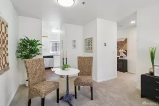 Photo #3: 425043041 Listing