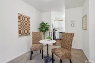 Photo #4: 425043041 Listing