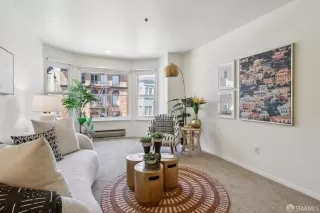 Photo #5: 425043041 Listing