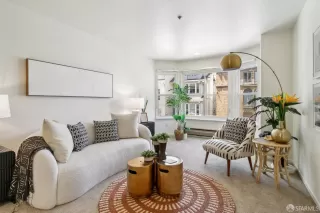 Photo #6: 425043041 Listing