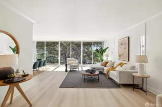 Photo #4: 425043389 Listing