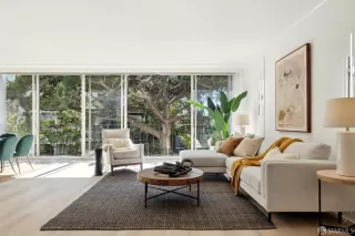 Photo #5: 425043389 Listing