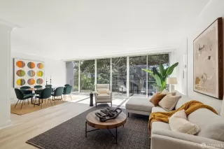 Photo #6: 425043389 Listing