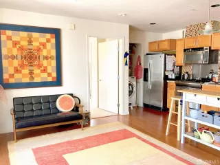 Photo #5: 425043392 Listing