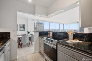 Photo #5: 425043425 Listing 