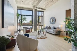 Photo #4: 425043988 Listing