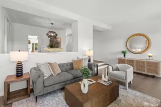 Photo #4: 425044342 Listing